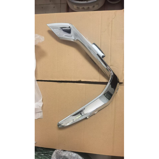 Large product photo - Front bumper trim strip R, 000001430. Option #2