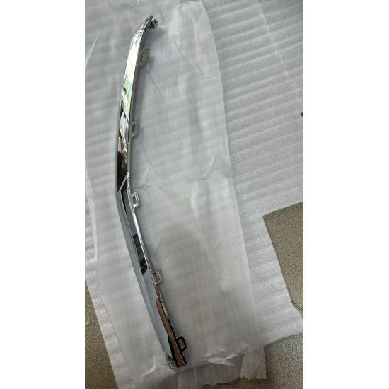 Large product photo - Front bumper trim strip R, 000001435. Option #2